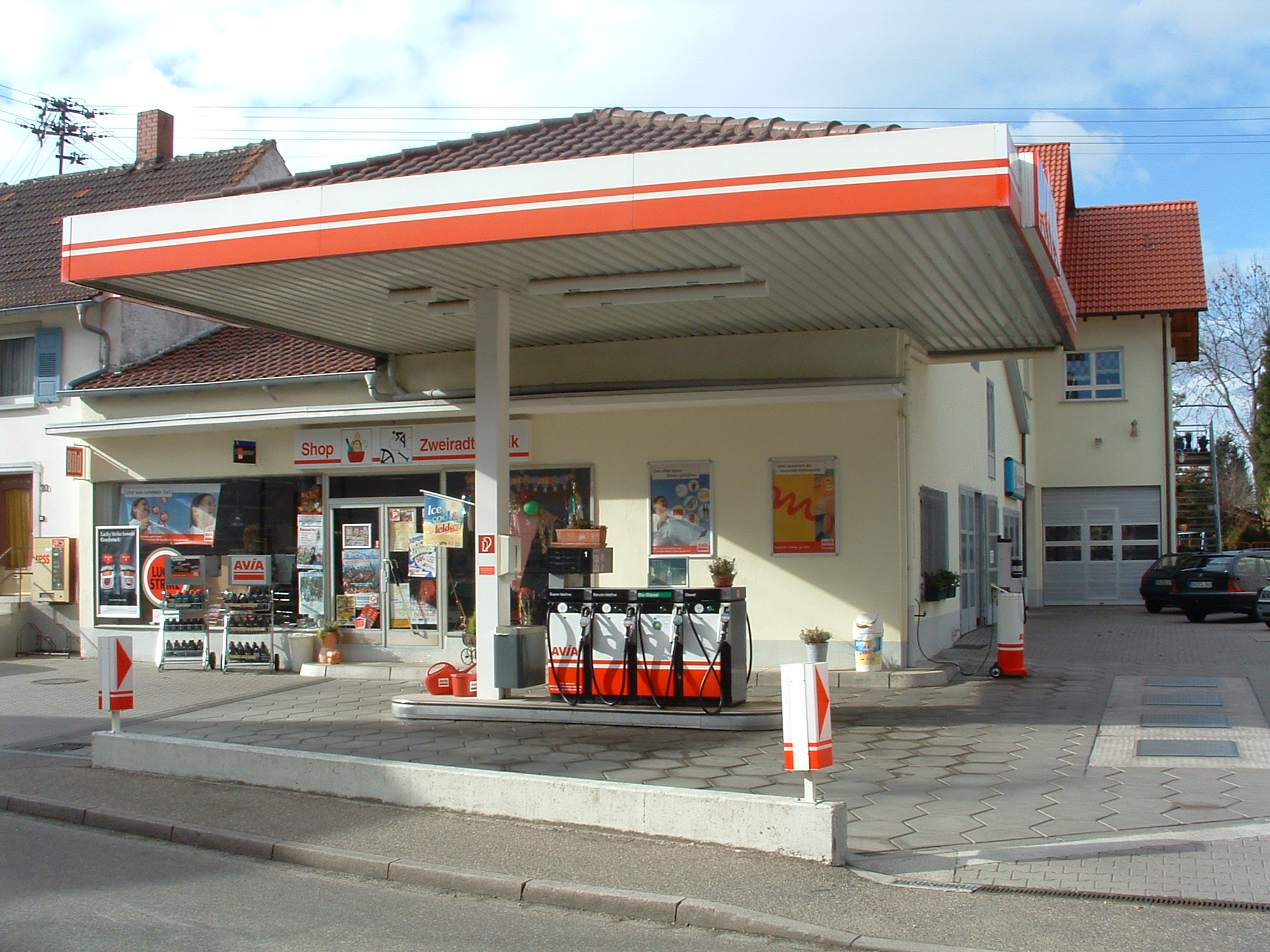 <b>AVIA</b> Xpress Automatenstation