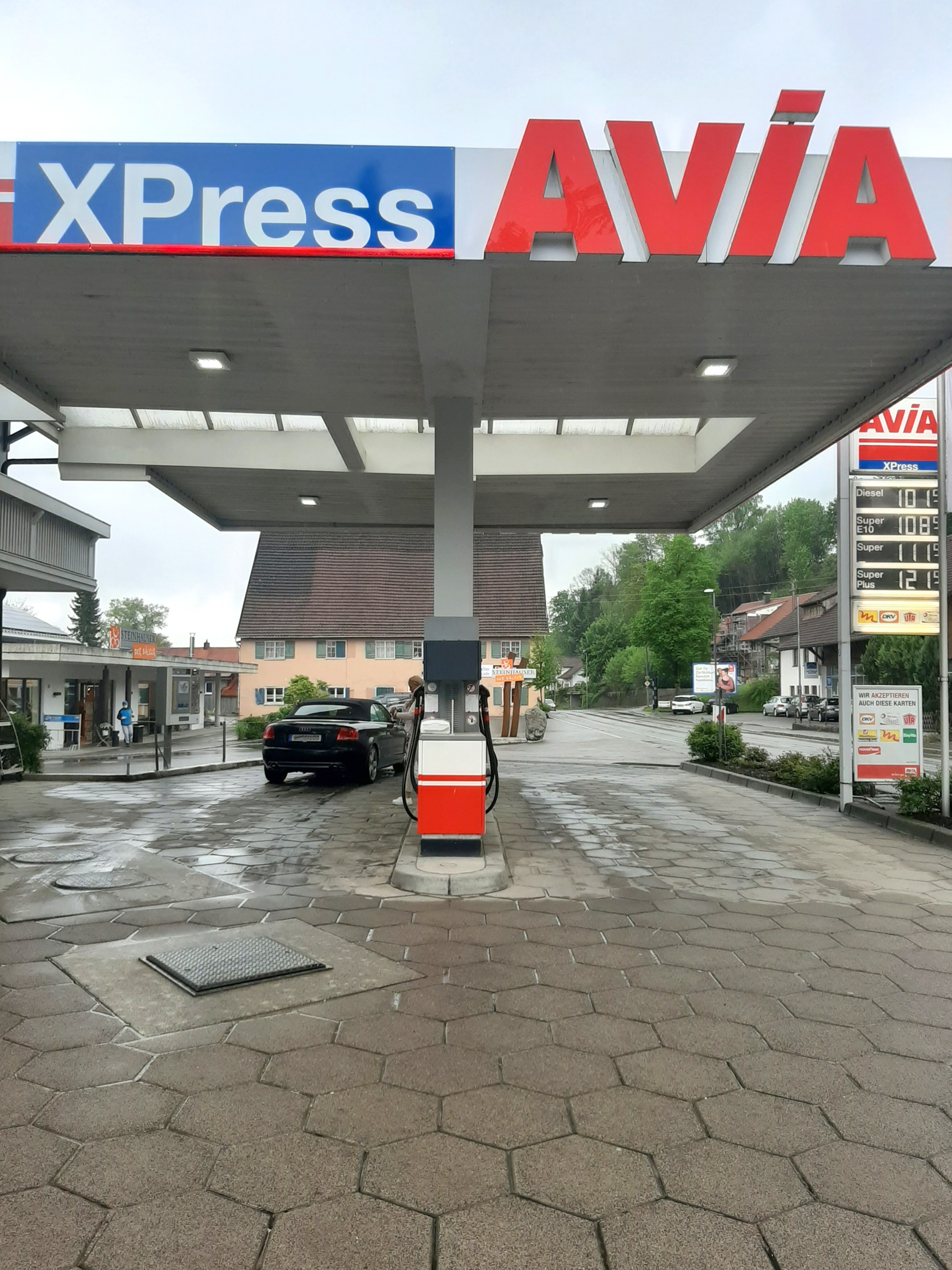 <b>AVIA</b> Xpress Tankstelle