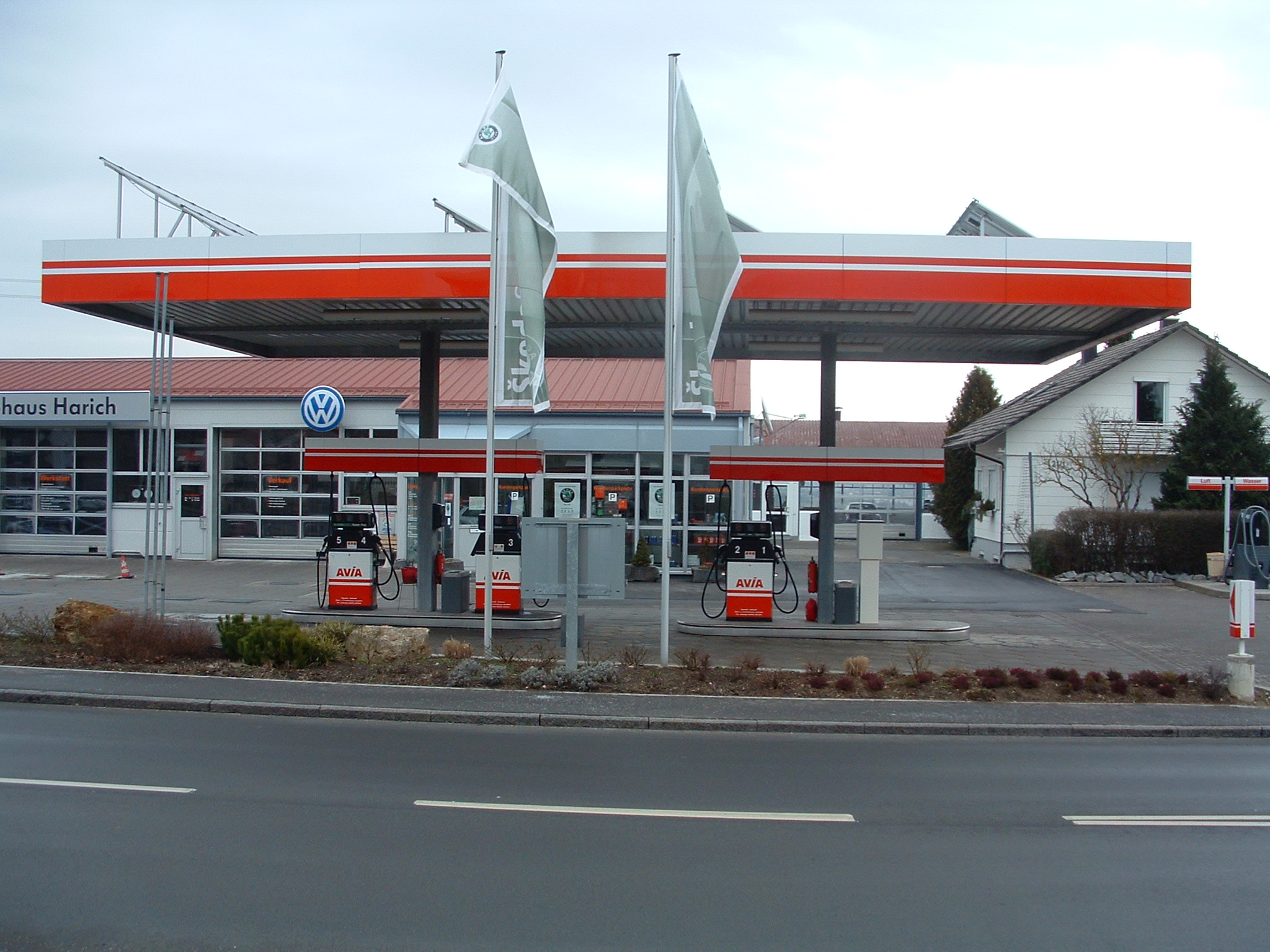 <b>AVIA</b> Xpress Automatenstation