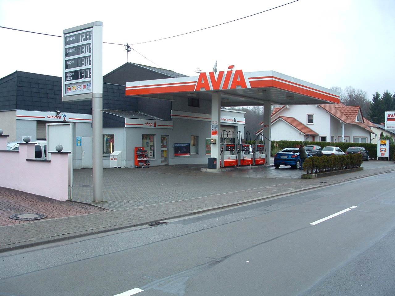 <b>AVIA</b> Xpress Automatenstation