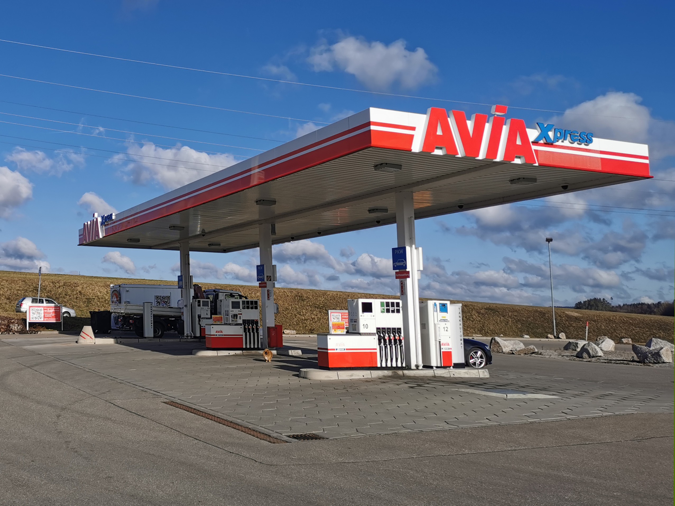 <b>AVIA</b> Xpress Automatenstation
