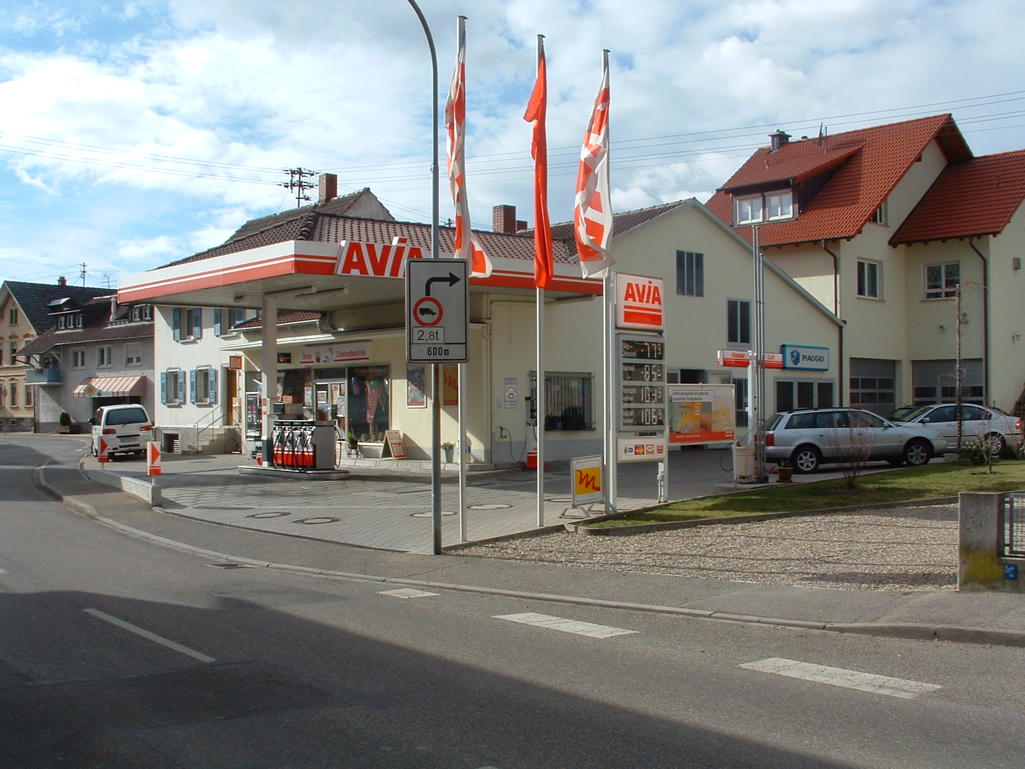 <b>AVIA</b> Xpress Automatenstation