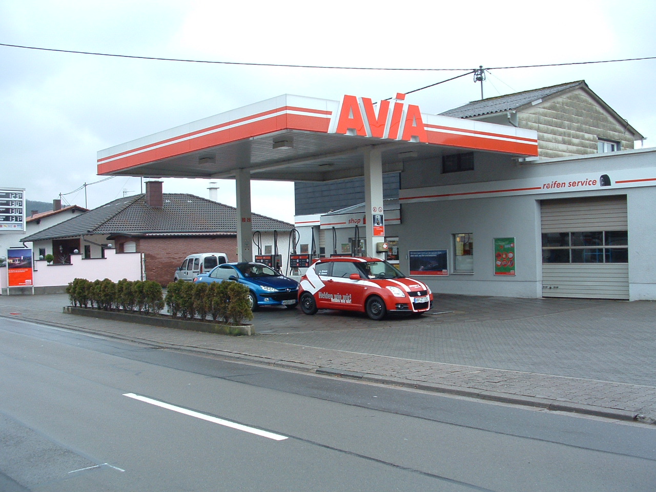 <b>AVIA</b> Xpress Automatenstation