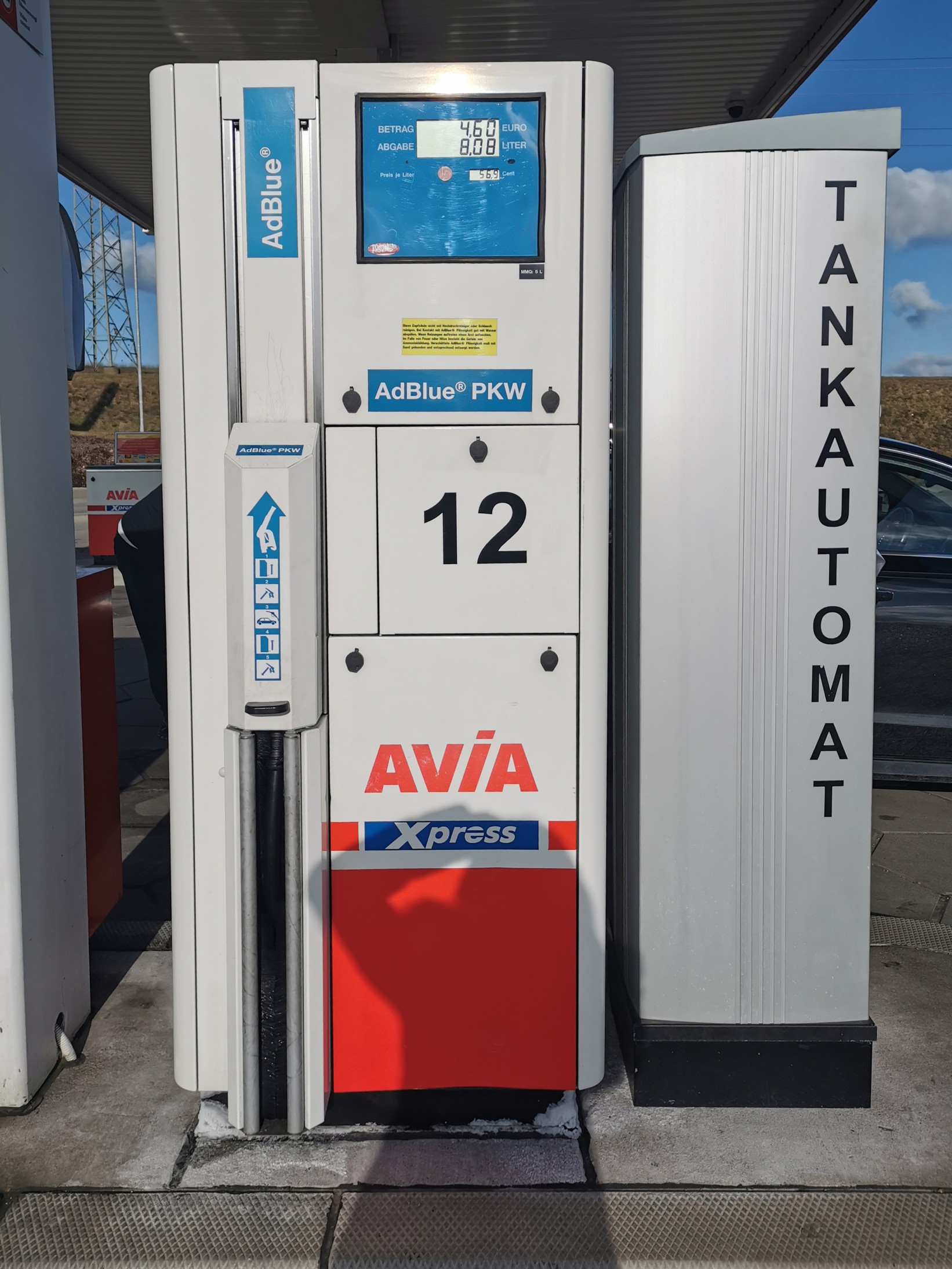 <b>AVIA</b> Xpress Automatenstation