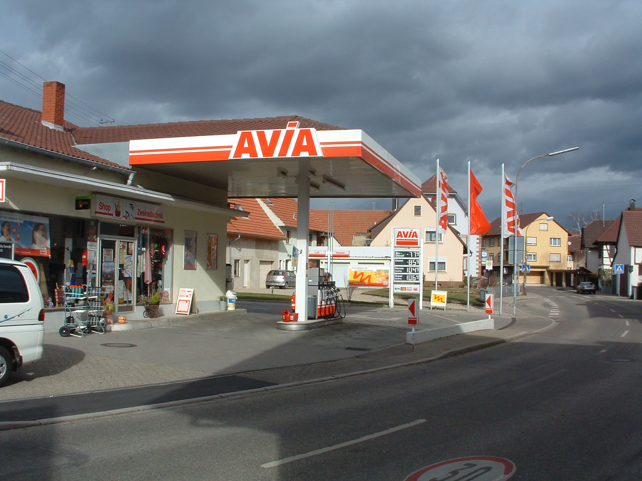 <b>AVIA</b> Xpress Automatenstation