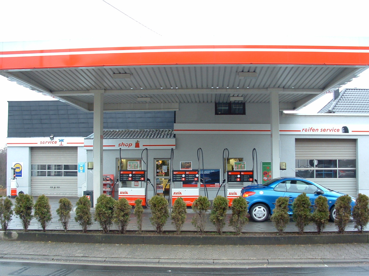 <b>AVIA</b> Xpress Automatenstation