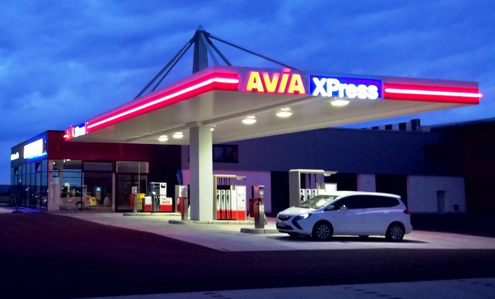 <b>AVIA</b> XPress Automatenstation